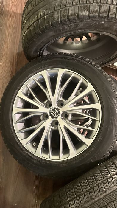 Продам зимние bridgeston 4 комлект нов шины япошки оригинал 215/55 R17