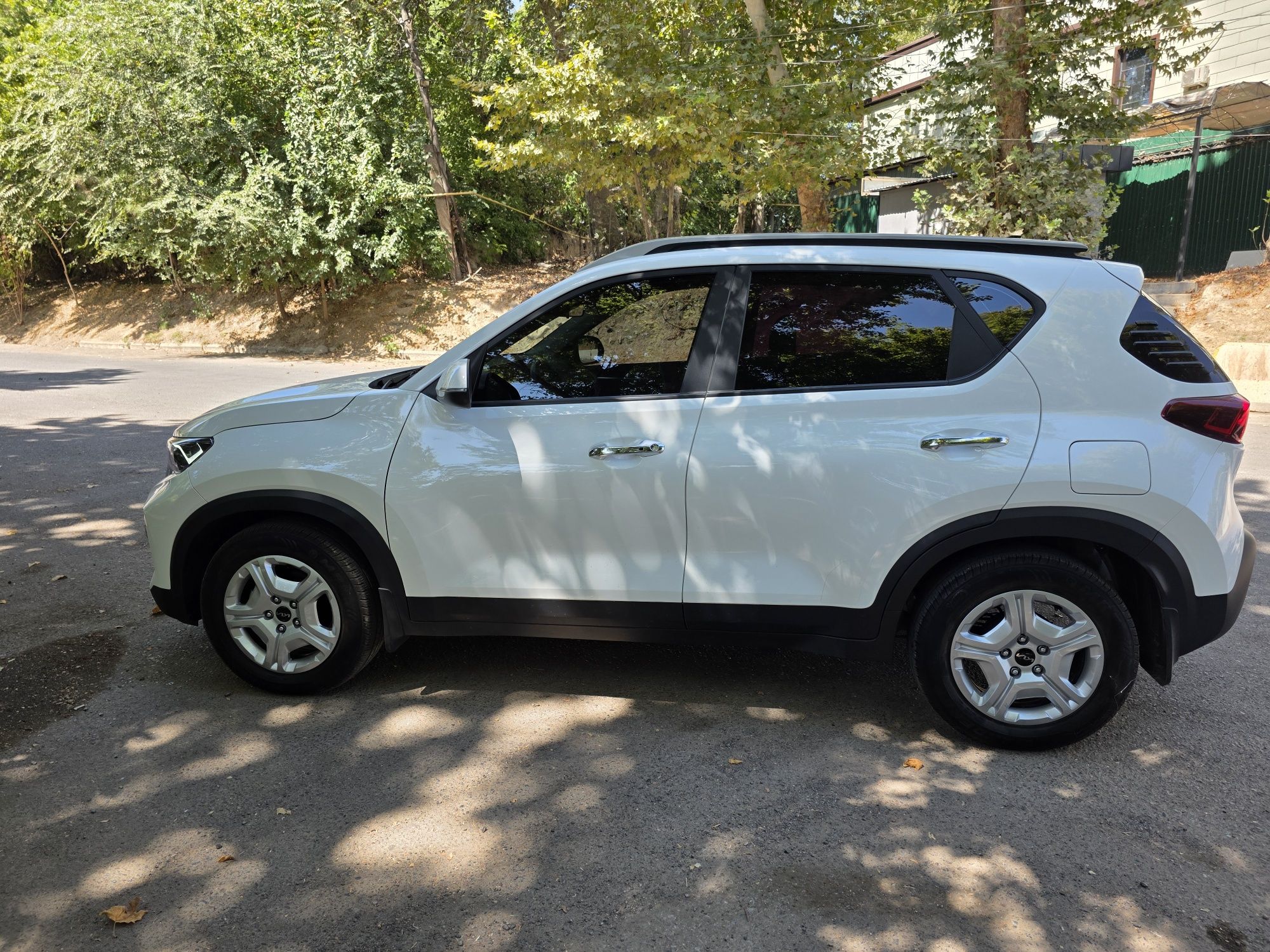 Kia Sonet 2 позиция сотилади