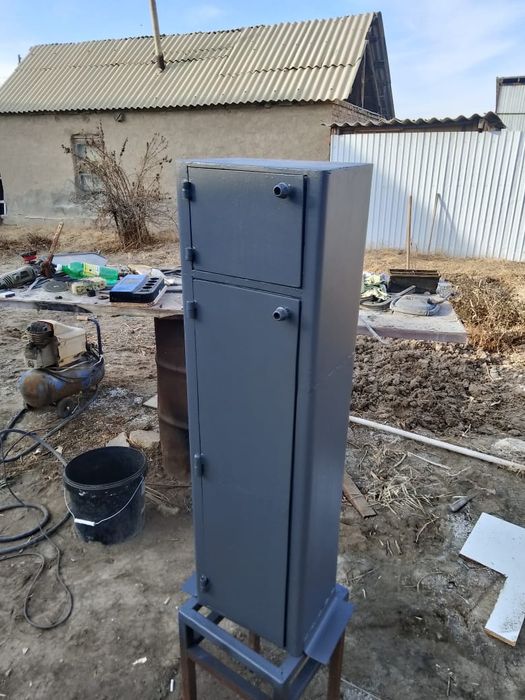 Сейф металлический