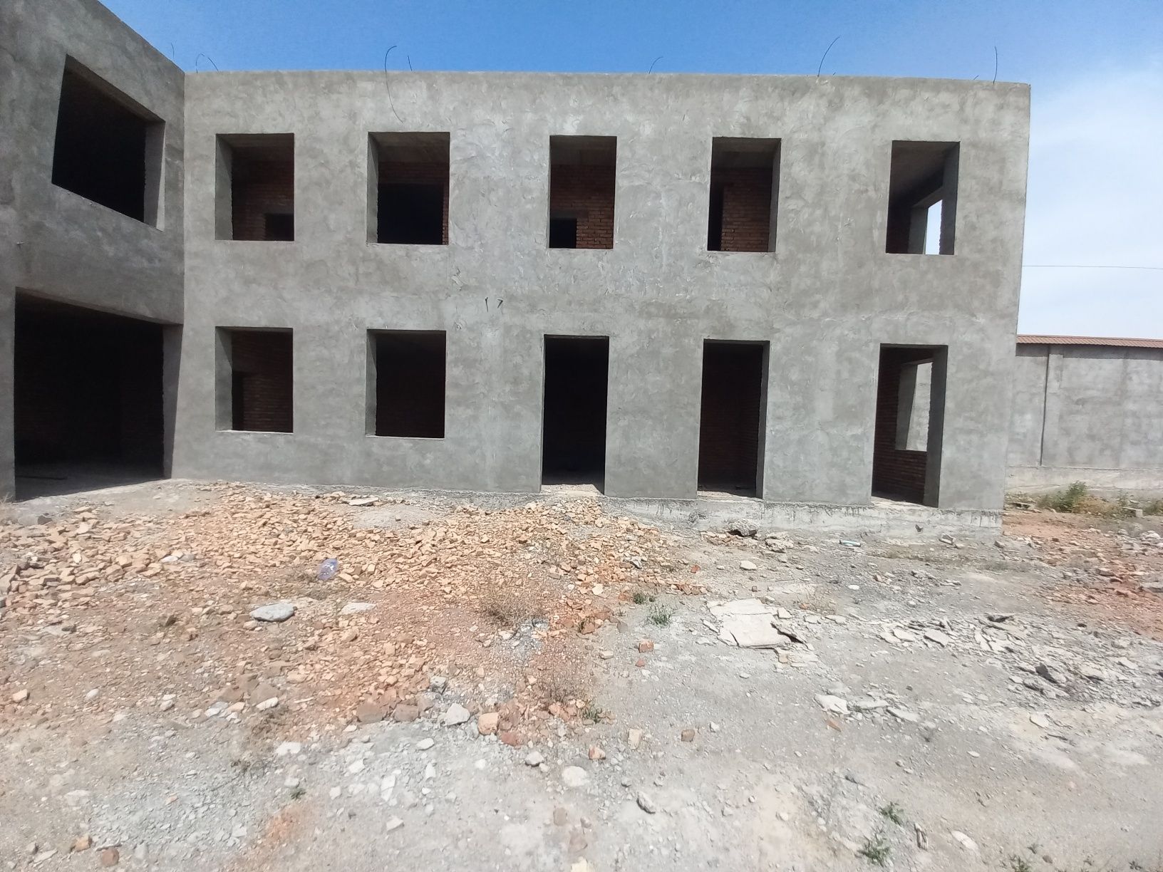 Qurilish tuganlamagan boxcha