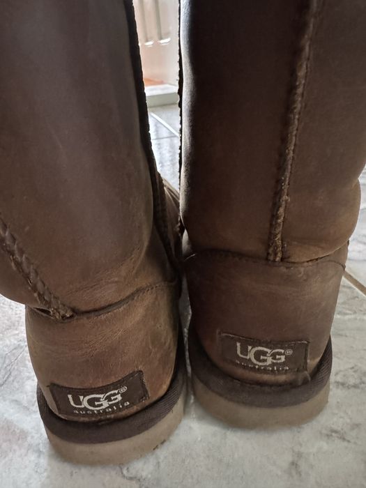 Vand cizme UGG din piele