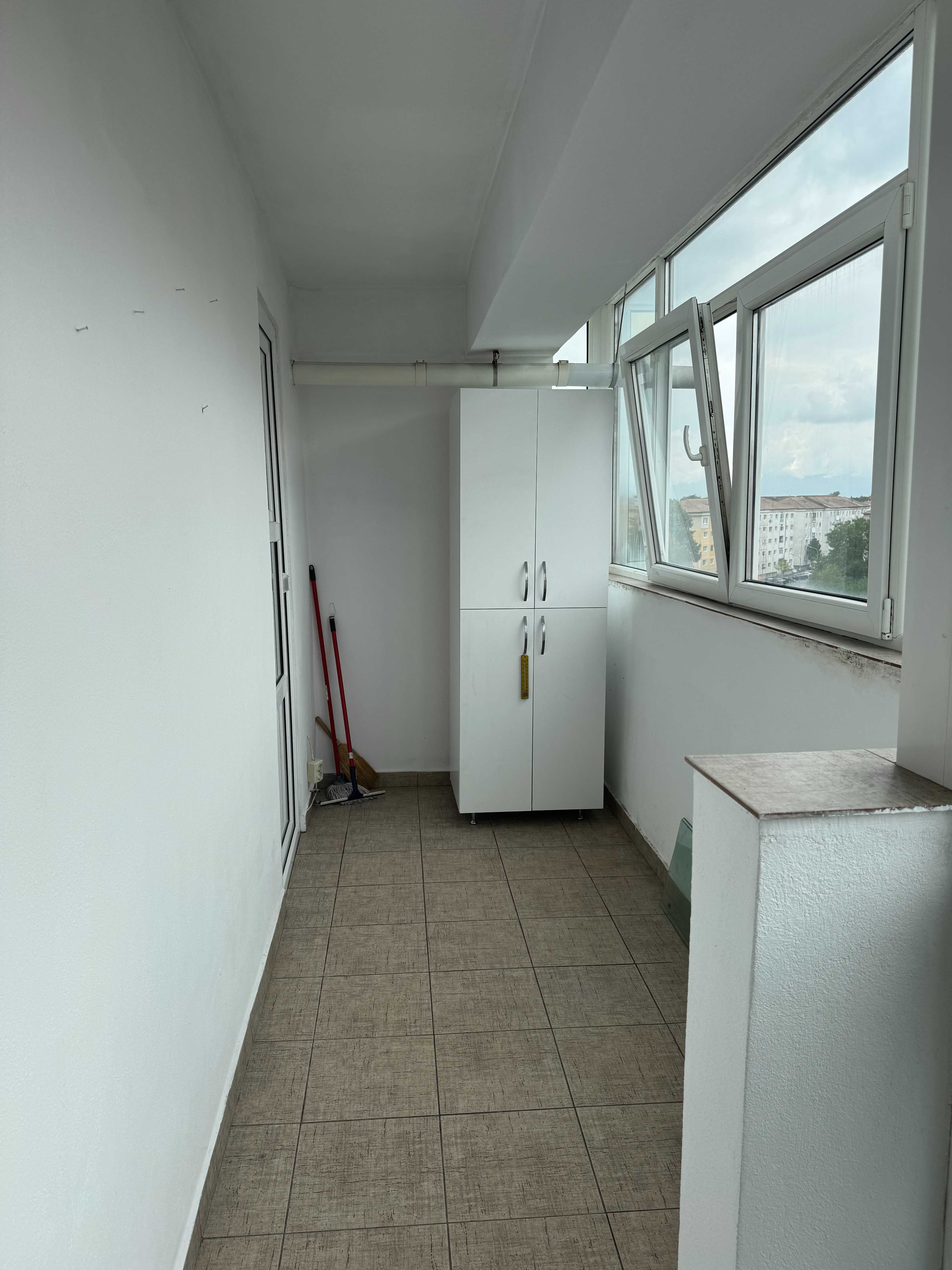 Vand apartament 3 camere Zona Mihai Viteazu Iorga