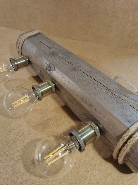 Decoratiune corp iluminat lemn masiv