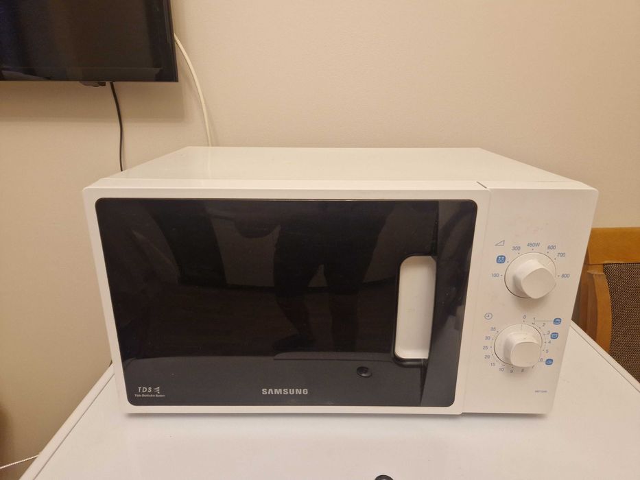 Микроволновка Samsung ME712AR, 20 л, 800 Вт