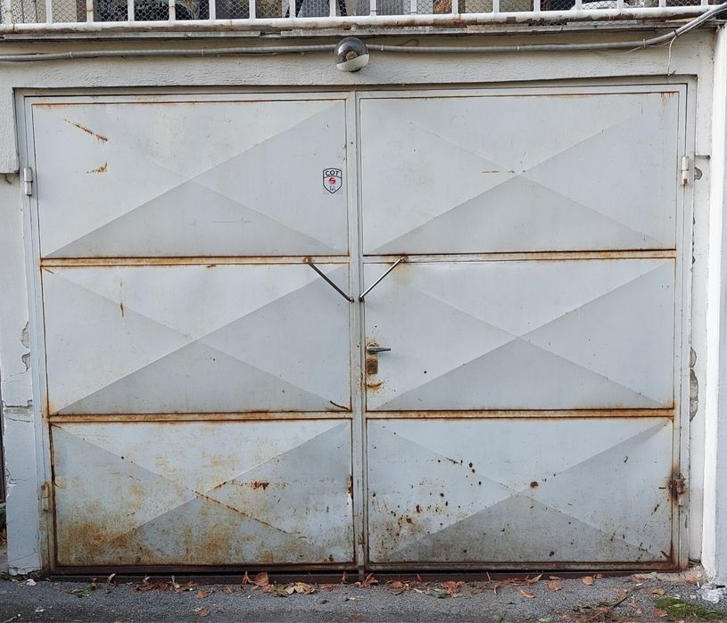 Гаражна врата - метална