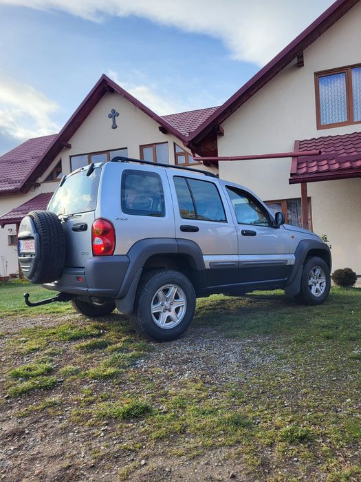 Vând Jeep Cherokee Kj 2.5