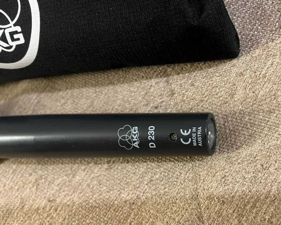 AKG D230 динамичен микрофон за репортери като нов