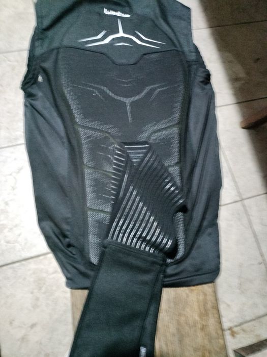 Armura enduro tip vestă