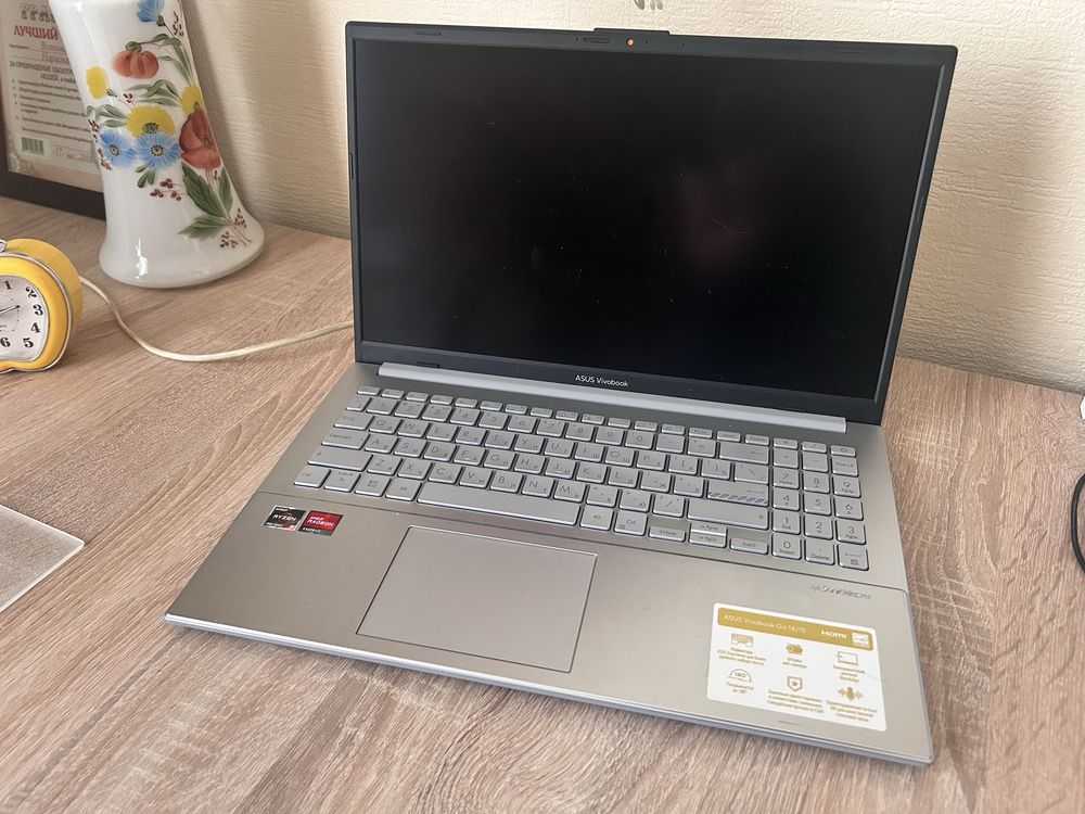 Продам ноутбук Asus vivobook 15 новый