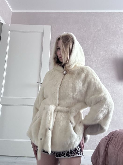 Продам норковую шубу (автоледи)