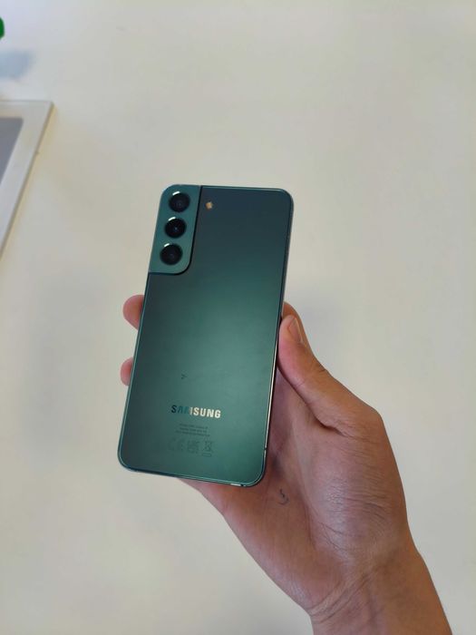 Samsung S22 8/128