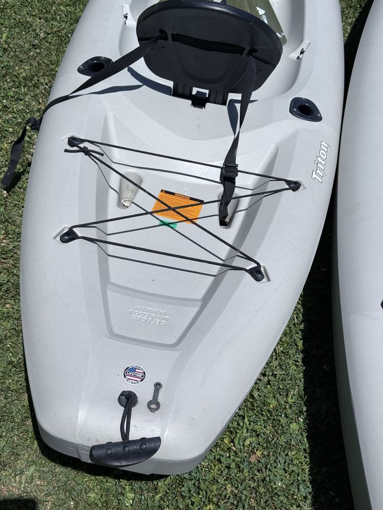 Рибарски каяк Lifetime Triton 100 + гребло Ozark Trail и облегалка