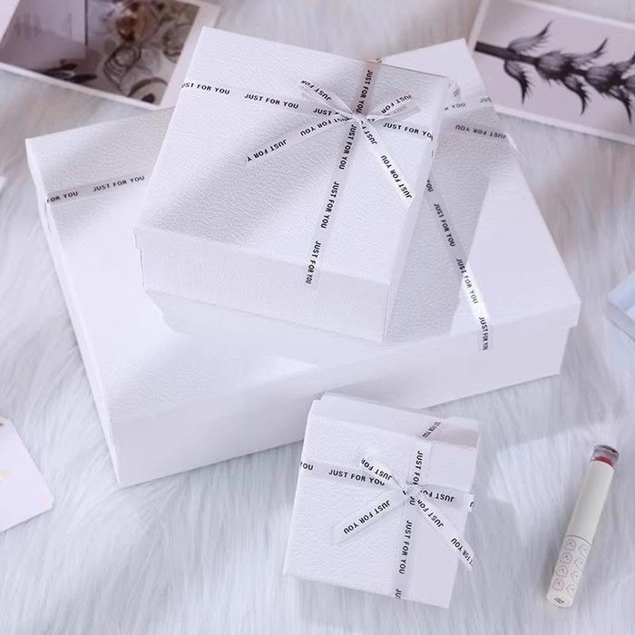 Подарочная коробка