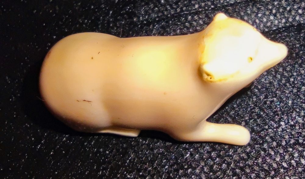 Фигурка из кости моржа. Требуется реставрация.