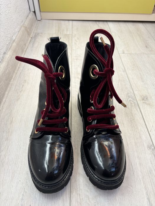 Vând cizme de damă