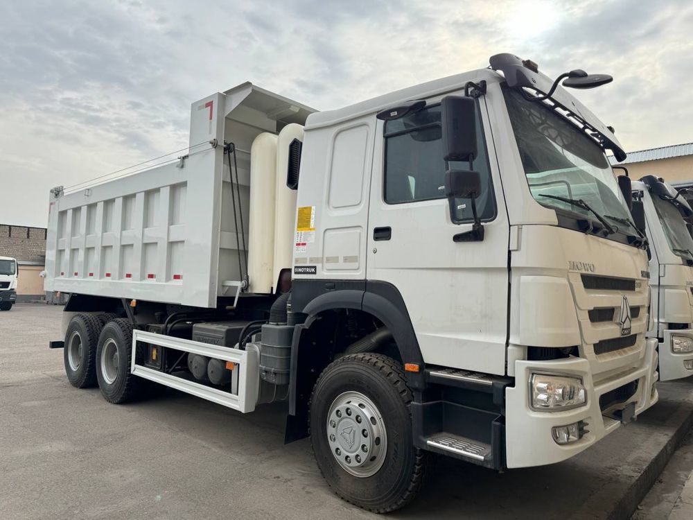 Самосвал howo sinotruk заводской газлик 25тонна