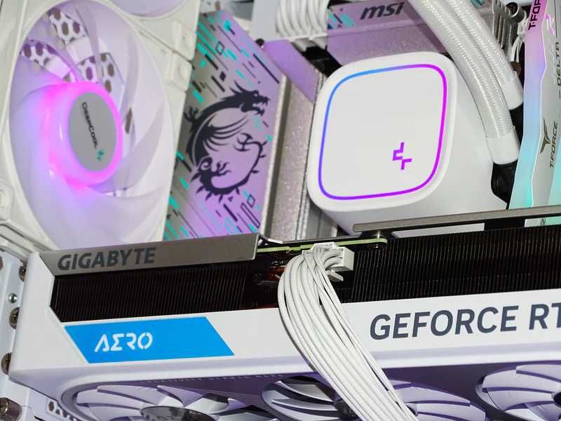 Нов / RTX 5070 / Ryzen 7 7800X3D / 32GB RAM / 1TB NVMe/ Геймърски