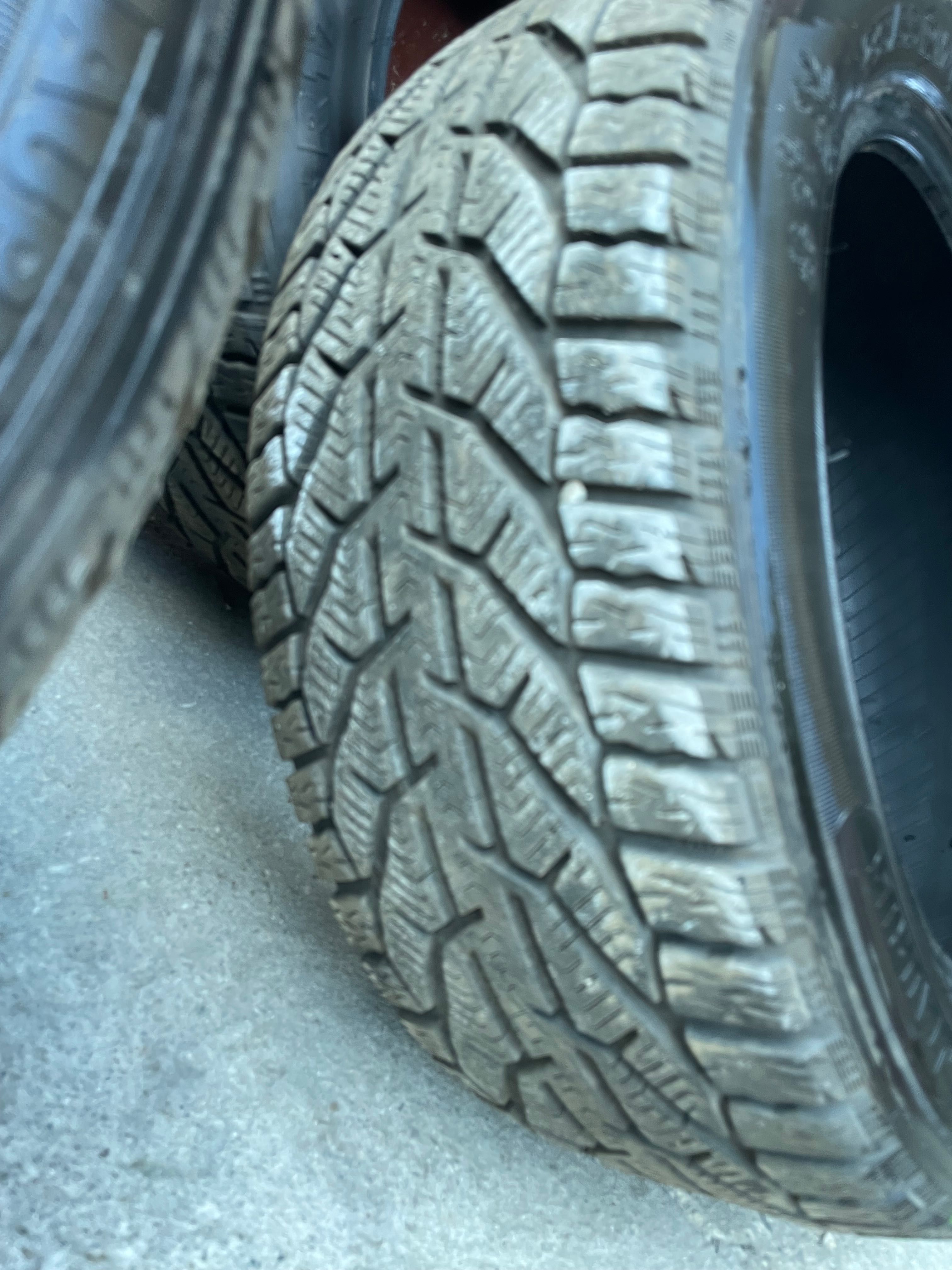 Зимни гуми 235/55R17