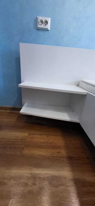 Pat alb de vânzare – include saltea cu două fețe vară/iarnă – 2500 RON