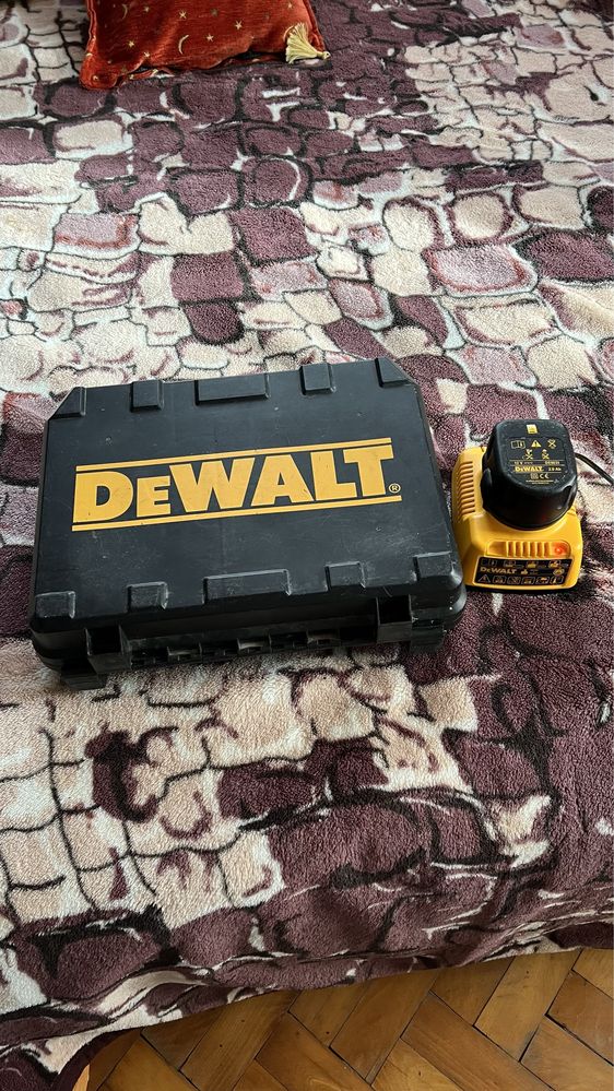 Винтоверт dewalt с две батерии