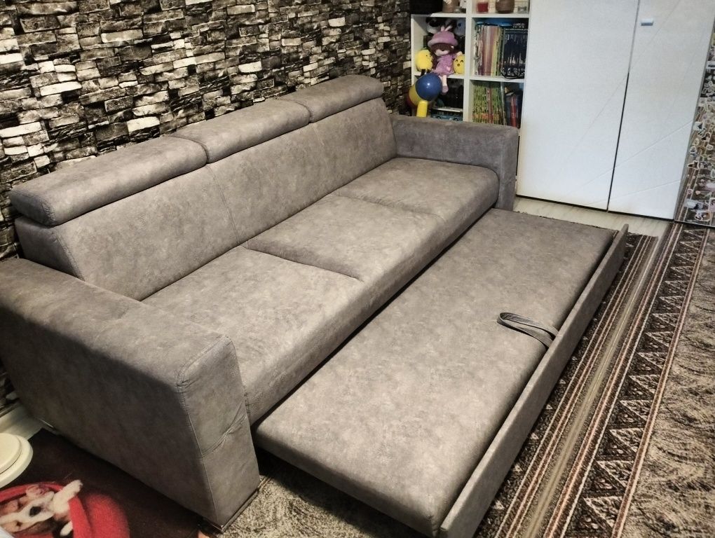 Canapea extensibilă 3 locuri!
