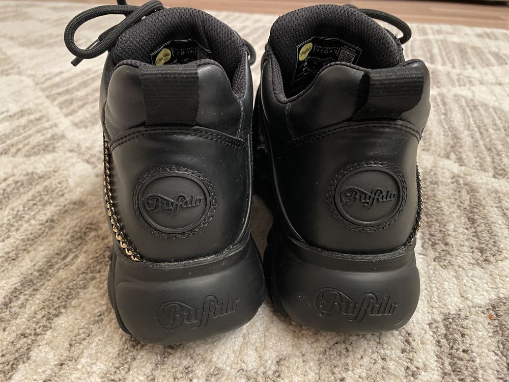 Adidași Buffalo