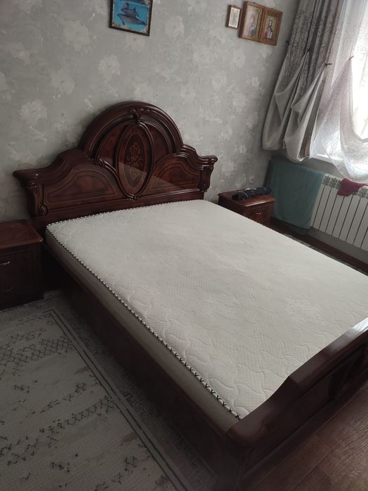 Продам двухспальную кровать 160х200.