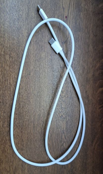 Оригинальная зарядка, шнур и чехол от iphone 15 pro max