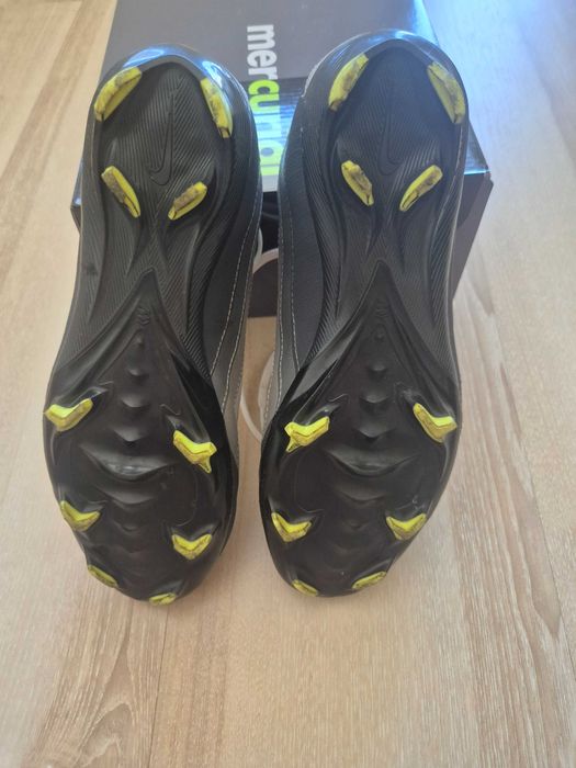 Футболни бутони Nike mercurial