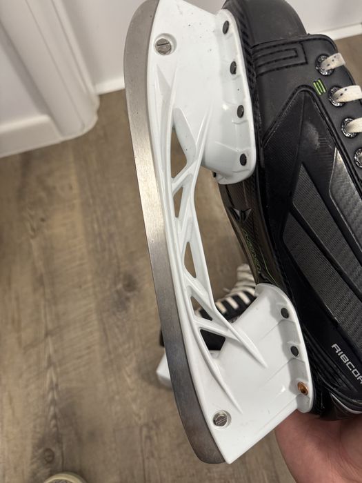 Patine hockey CCM Ribcor 44K mărimea 43, ca noi + geantă cadou