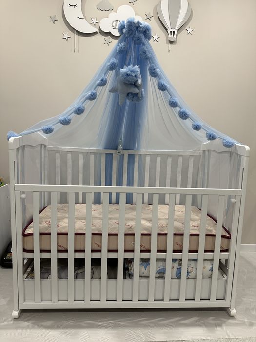 Бебешка кошара с люлеещ механизъм