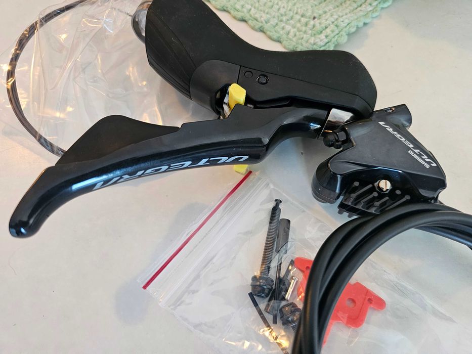 Frana disc shimano ultegra R8020/BR-R8070 dreapta sti 2x11v spate Nou