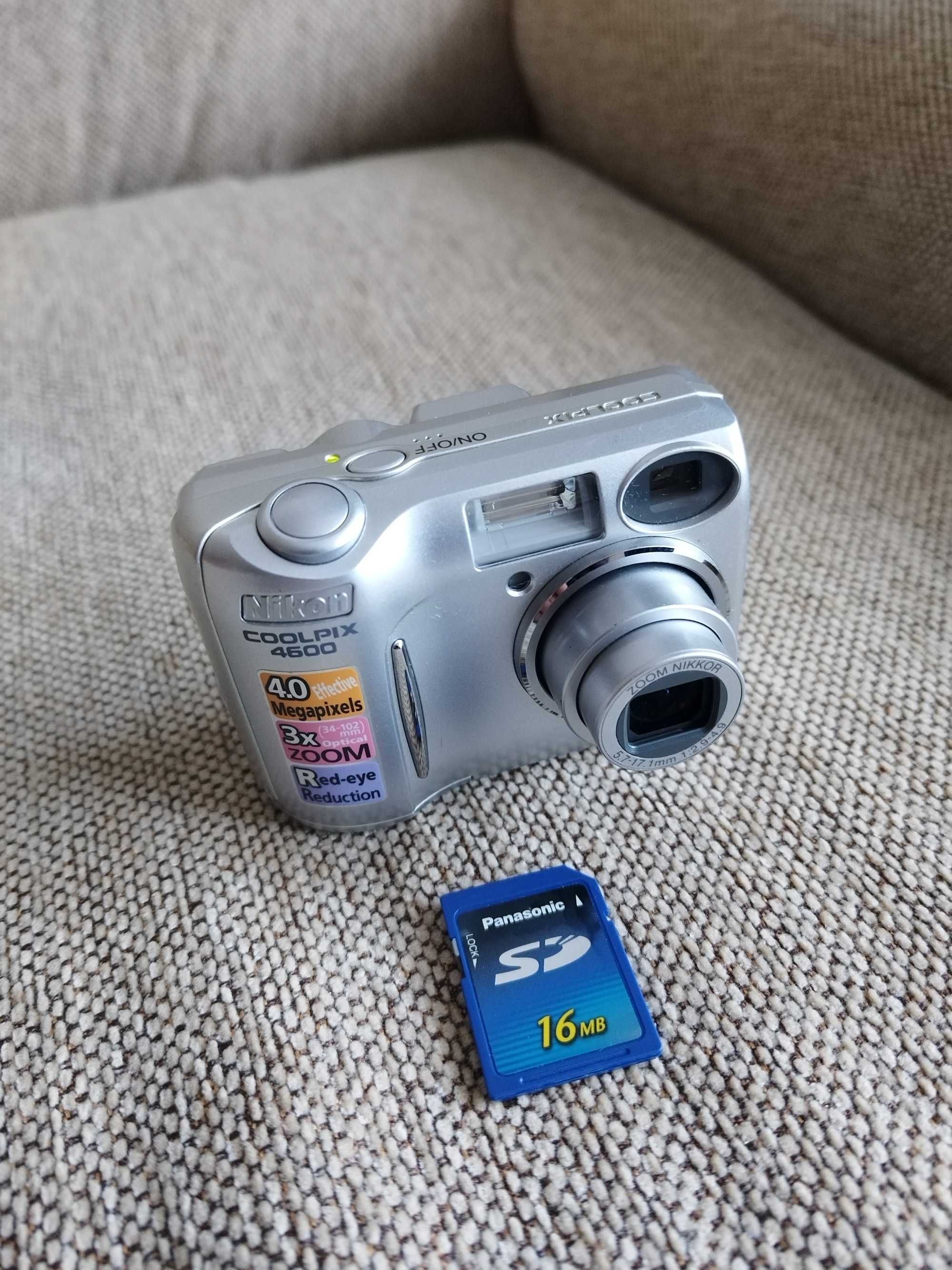 Aparat foto Nikon E 4600 , 4 megapixels Japan card memorie