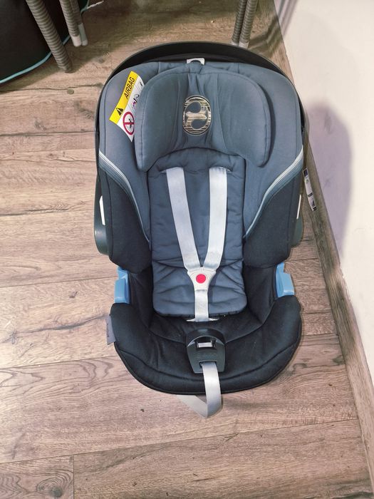 Столче кошница за кола Cybex Aton 5 + Isofix база