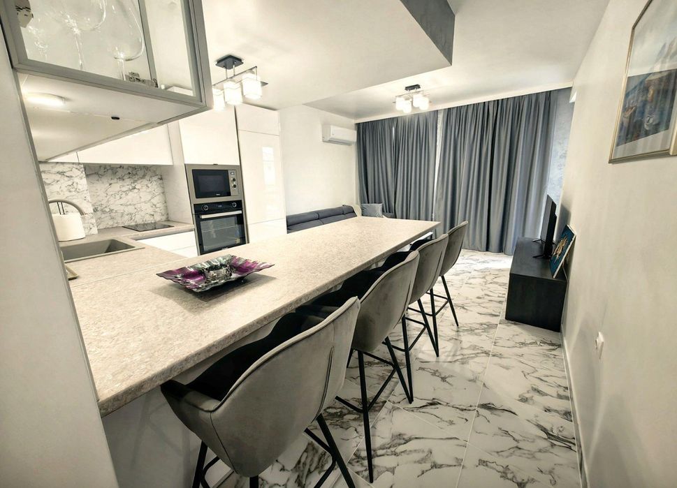 Дава се под наем Двустаен апартамент в Пловдив, Остромила - 65 кв.м за 475 € - Снимка #1