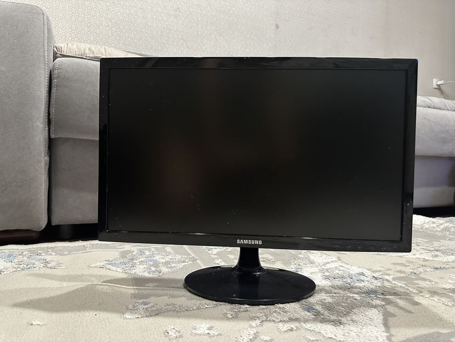 Продам монитор компьютерный