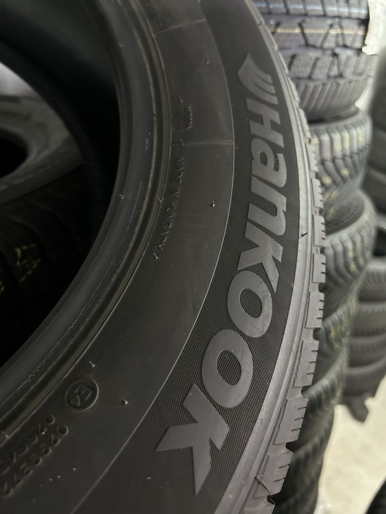 Гуми 215/65/17 Hankook Зимни Дот 2022 4 броя