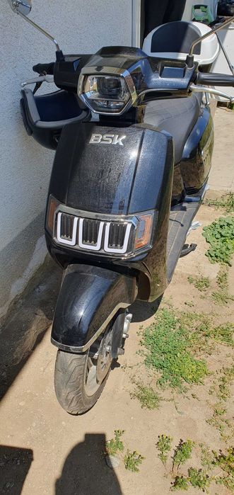 Vand scuter pe benzina