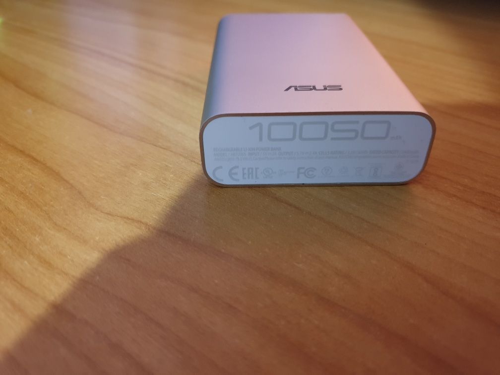 Vând Baterie Externă ASUS ZenPower, 10050 mAh în stare excelentă!