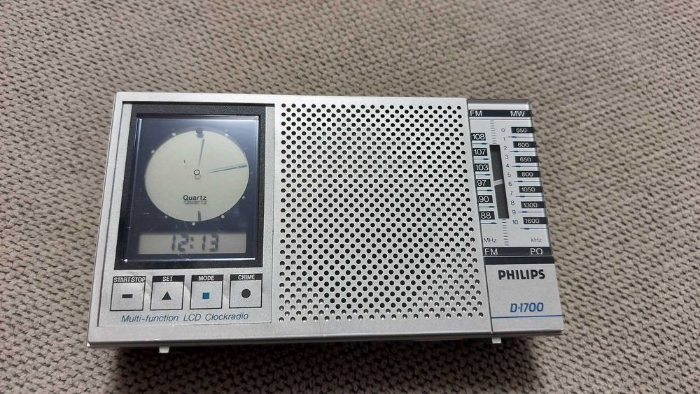 Vintage Radio Portabil Philips Multi Function LCD Clockradio D-1700