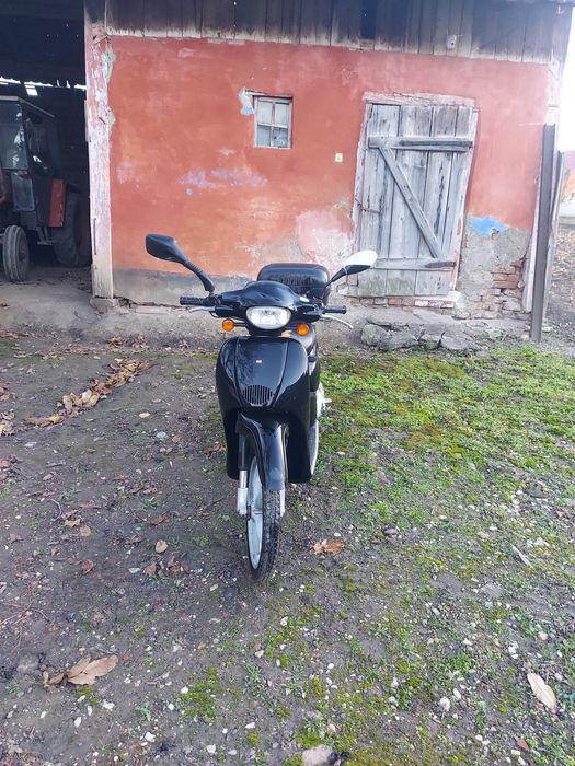 De vânzare scooter piagio aprilia scarabeo.