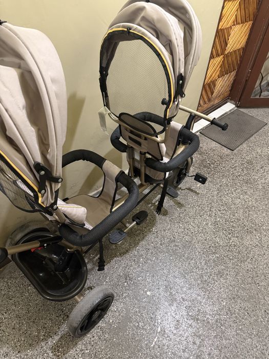 Триколка за близнаци