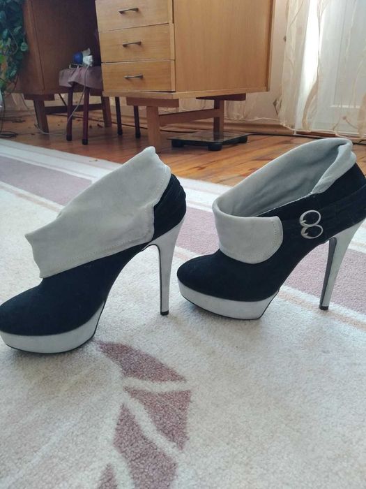 Нови велурени боти, 38 номер