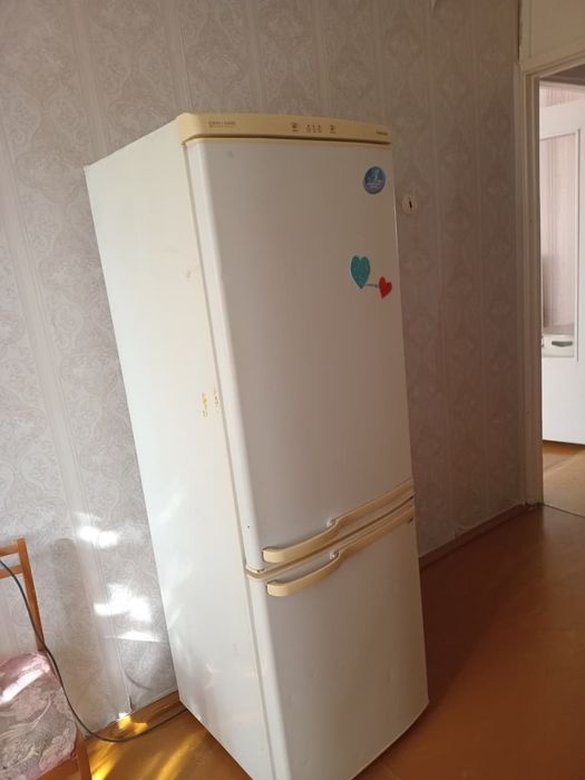 Продаем холодильник .