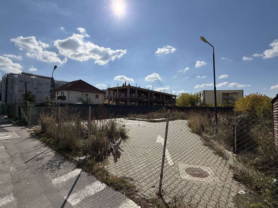 Inchiriez Teren Craiova - 1300 mp, Str. George Enescu, Stradal