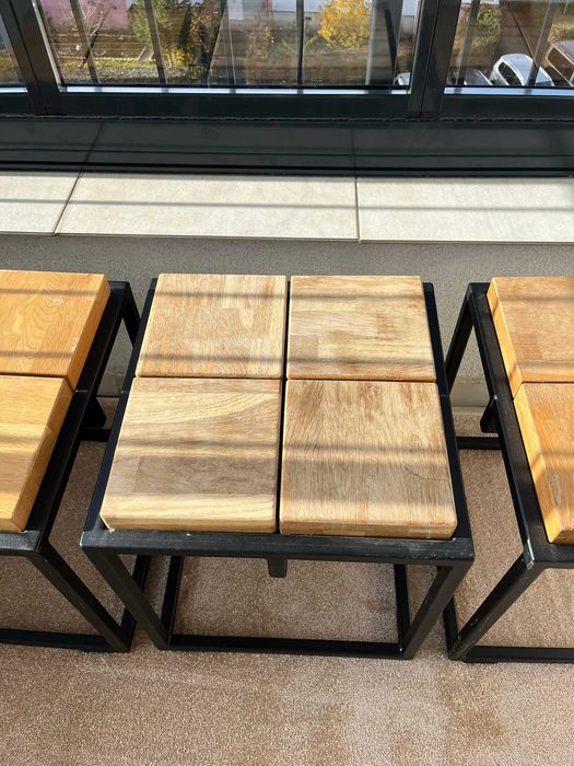 Scaune tip industrial cu cadru din fier forjat si  baza de stejar