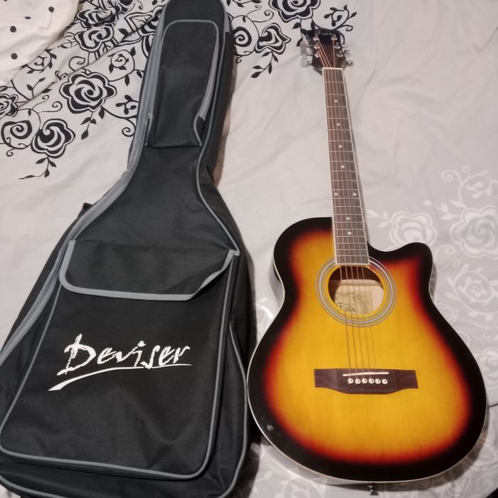 Продам почьти новую гитару