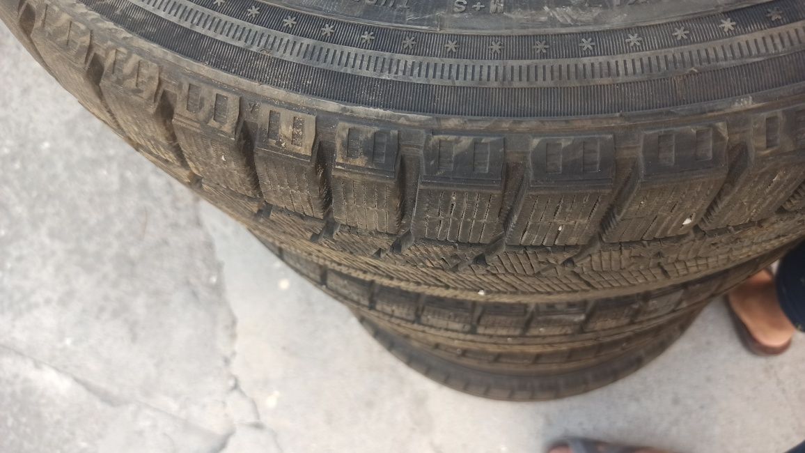 Автошины зимние 245/45/R18