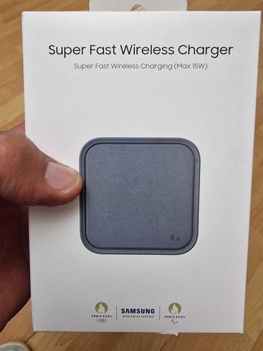 Безжично зарядно Samsung Wireless Charger Pad 15W EP-P2400BBEGEU