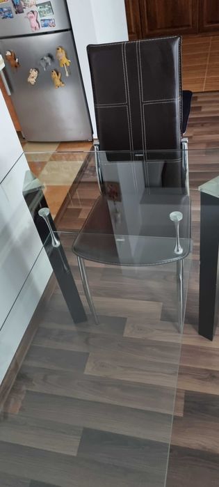 Masa cu blat de sticla